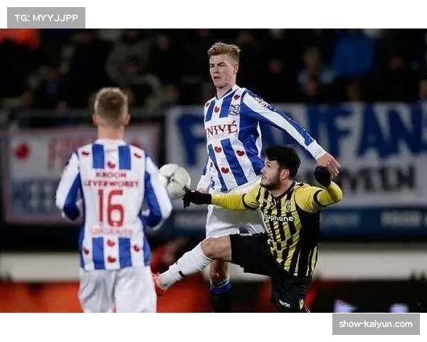 荷甲赛场兹沃勒对阵海伦芬，主队开局慢热成隐患